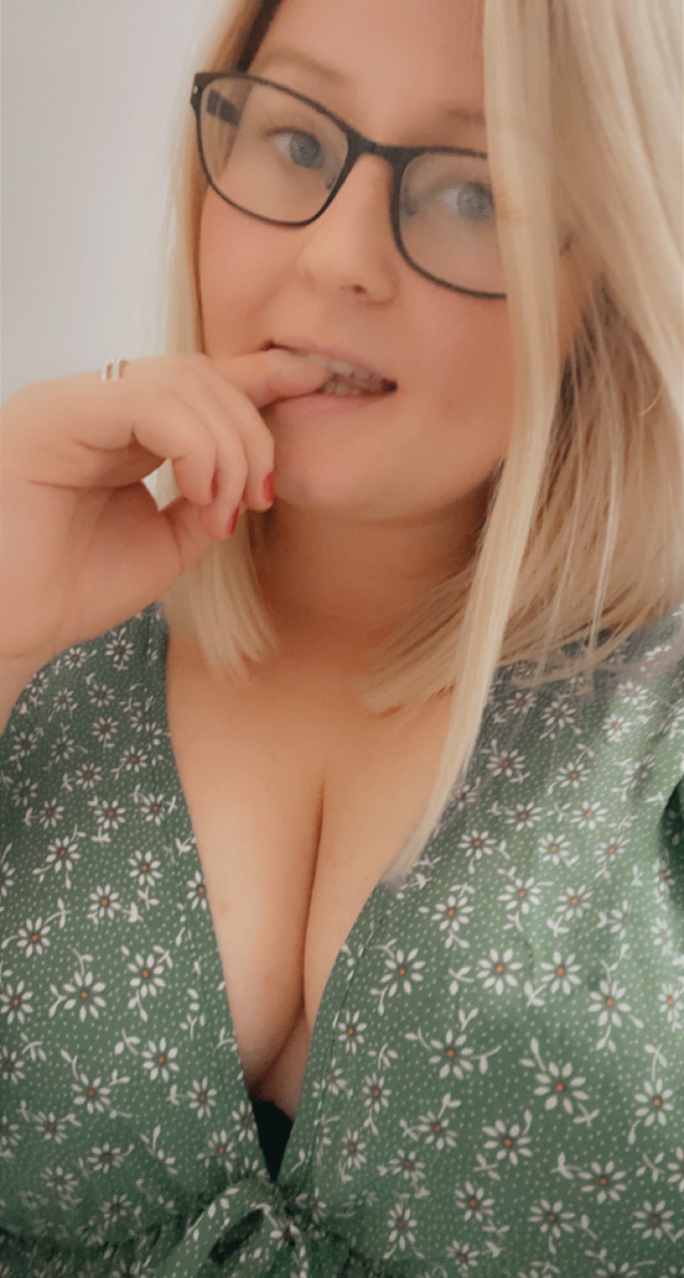 Guess who now has SNAPCHAT 😏🙋🏼‍♀️💁🏼‍♀️ Grab my snap for: ❌Exclusive content only to SC 📷 Multiple Daily Pics/Vids 💌Daily Chatting 📹Video Calls* *Some FREE/some extra $ 🔥 $25 for lifetime access 🔥 🤩ONLY $20 FOR PAYING SUBS!!!!🤩 DM TO ARRANGE/ENQUIRE!!!!! https://t.co/miSZaAxGCN