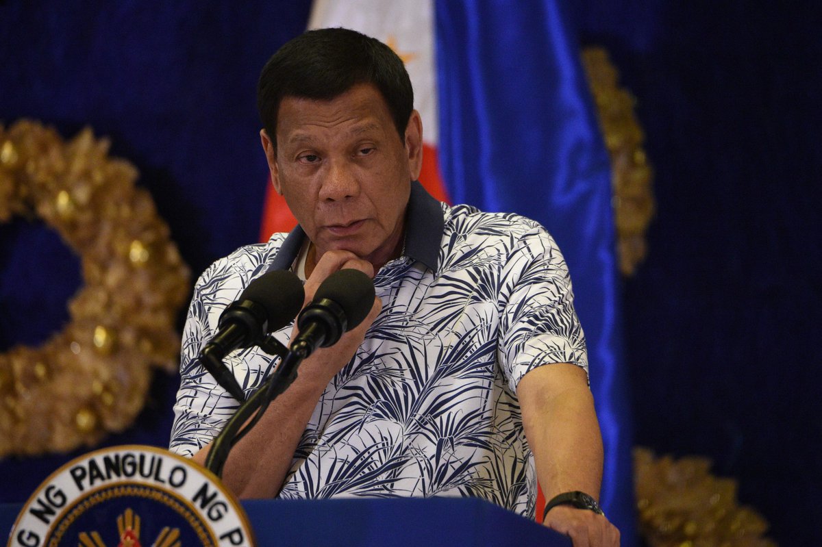Rodrigo Duterte déclare lors d'une allocution en direct à la télé : "ce fils de pute d'homosexuel me fait chier" à propos de l'ambassadeur américain aux Philippines Philip Goldberg, les États-Unis convoquent le chargé d'affaire philippin à Washington pour des explications.
