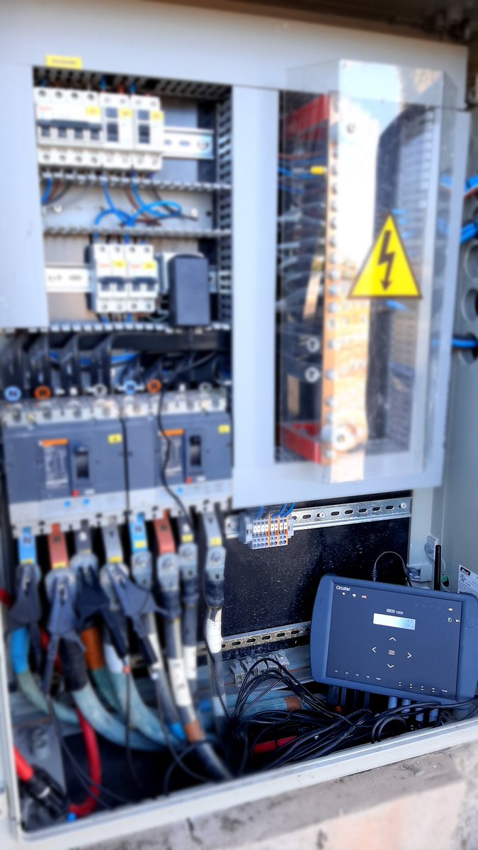 Arlangton's tweet photo. ¡Nos encantan las auditorías energéticas! ¿Sabes cómo está consumiendo energía tu instalación?¿cuál es la máxima potencia?¿si las fases están bien compensadas? Analizamos tu instalación @circutor #auditoríasenergéticas #myebox https://t.co/L4ziD0UX8f
