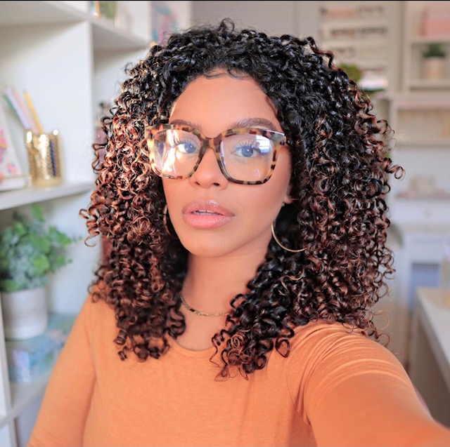 curljunkie's tweet image. High shine and definition! 🤩😍😎 @chelliscurls used Pattern Pusha only on her curls. #poppincurls #patternpusha #stylinggel #curlyhair #curlyhairproducts #curlycommunity #hairproducts #curls #curljunkiehairproducts @curljunkie📷: @chelliscurls 

Shop: Curljunkie.com