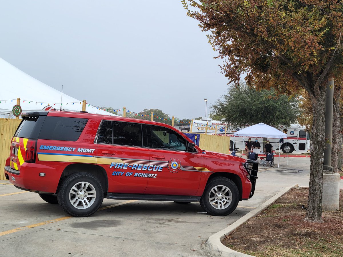 SchertzFire's tweet photo. Did you get your flu shot yet? No, come visit us at Lowe's in Schertz today for your FREE shot. 6 months and up; All are welcome; you don't have to be a resident of Schertz. We will be here until 2pm. We are behind the Christmas trees. https://t.co/1dlDEdaWEG