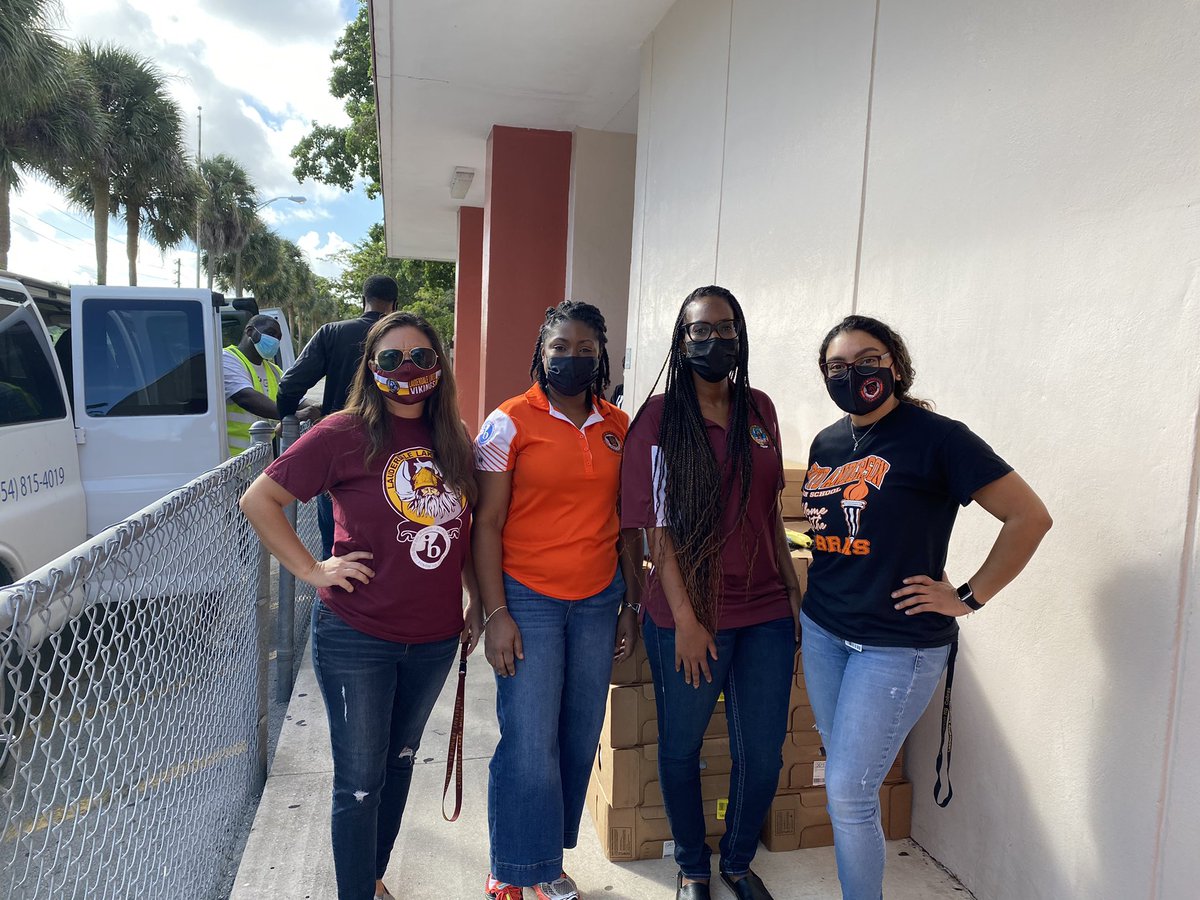 LLMS_Vikings's tweet photo. We are ready for our @LLMS_Vikings and #BAZone @LLakes_WeCare families beginning now at 10am! #thankful @MsSlesinski @RyserWilliam @RolleRosheika @MsLopez_BAHS @JamesGriffin_II https://t.co/Z9NoyPUQWi