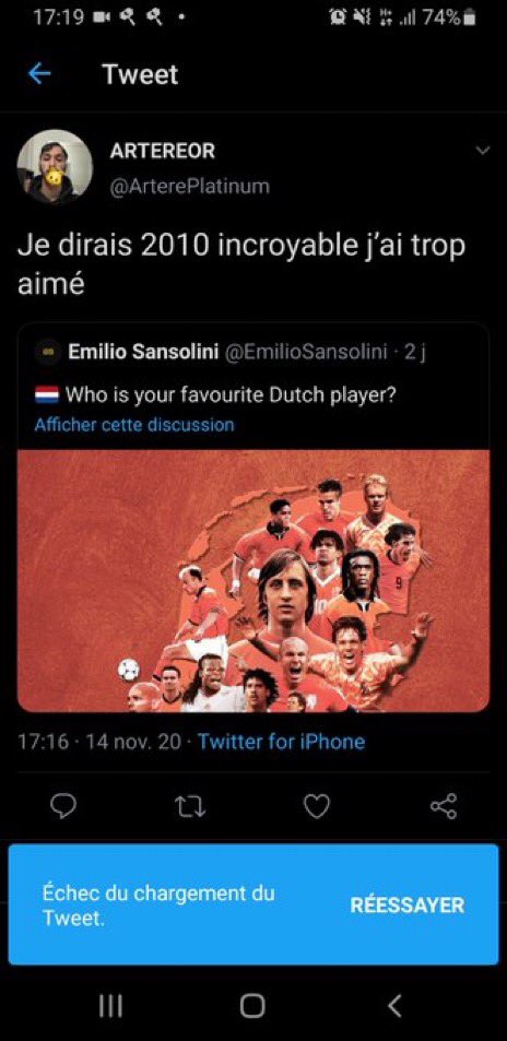 Mais ce mec lit avec ses pieds c’est du jamais vu