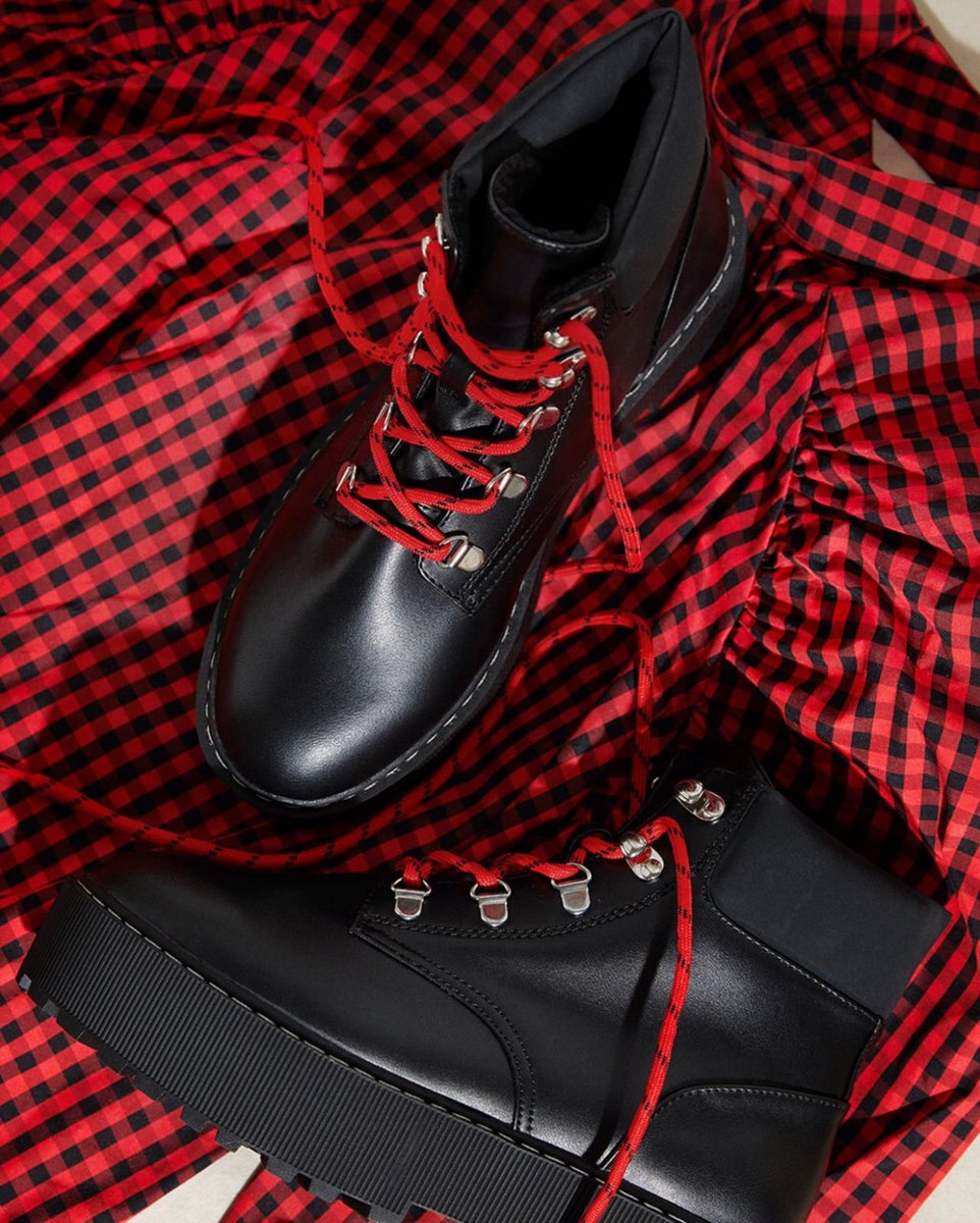 Must-have boots for the season from @HM 🤑! Sign up and become a loyalty member to receive 10% OFF your purchase! 

#Repost #HMxMe #HM #YesToYorktown #YorktownCenter #ChunkyBoots #
