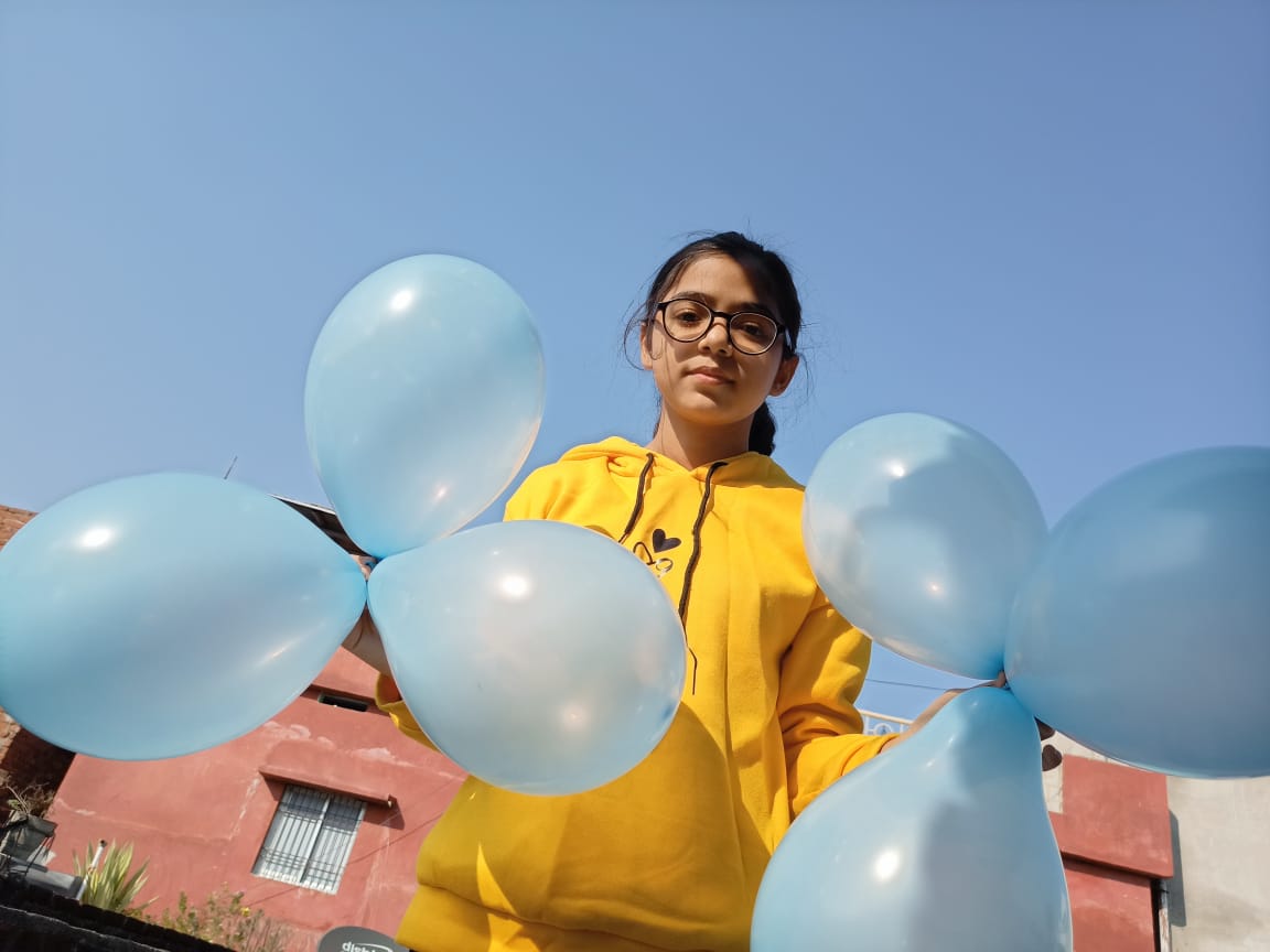 teachersofbihar's tweet photo. #GO_BLUE
नीला रंग आजादी का प्रतीक होता है।
खुले गगन में उड़ने का प्रतीक है।हम बच्चें भी थोड़ा उड़ना चाहते हैं, थोड़ा मुस्कुराना चाहते हैं।
https://t.co/IPdOMsV19F
@UNICEF
@UNinIndia @UNICEFEducation @UNICEFIndia https://t.co/GMfYMwWL1Y