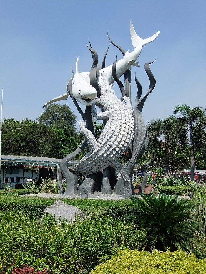 maura_millenia's tweet photo. 🌿EAST JAVA ART &amp; CULTURE🌿
Halo rek! Piye kabare?😆
('piye kabare' means 'how are you')
Javanese is local languange in East Java, and use Bahasa Indonesia for national languange.
The second largest city &amp; administrative center of the province is located in Surabaya. https://t.co/TtEEHcE88A