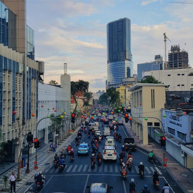 maura_millenia's tweet photo. 🌿EAST JAVA ART &amp; CULTURE🌿
Halo rek! Piye kabare?😆
('piye kabare' means 'how are you')
Javanese is local languange in East Java, and use Bahasa Indonesia for national languange.
The second largest city &amp; administrative center of the province is located in Surabaya. https://t.co/TtEEHcE88A