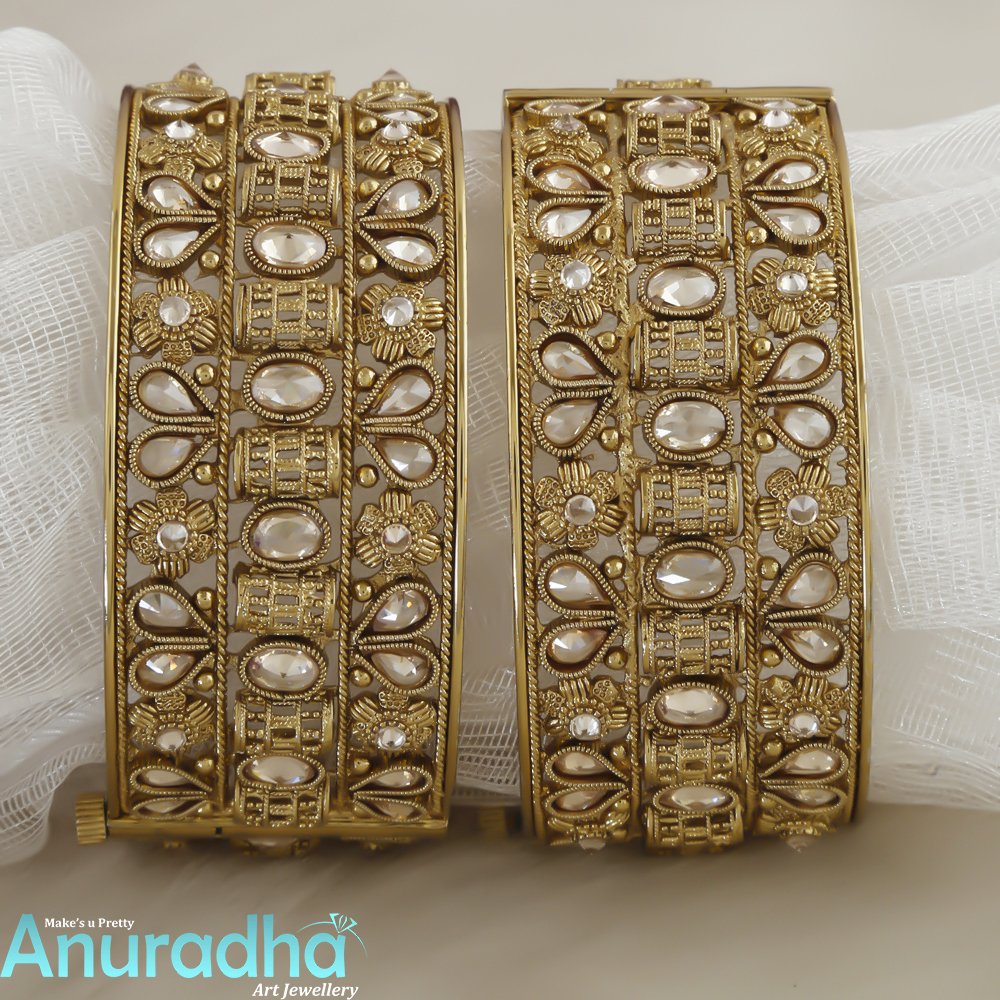 AnuradhaArts's tweet photo. 😍 Check out this Latest Collection of Traditional Bangles at the lowest cost.😍 To see more collection click on the given link: https://t.co/eK8QgywxN5
-
-
#bangles #goldbangles #designerbangles #fancybangles #traditionalbangles #banglesforbridal  #anuradhaartjewellery https://t.co/3IYdc13yr7