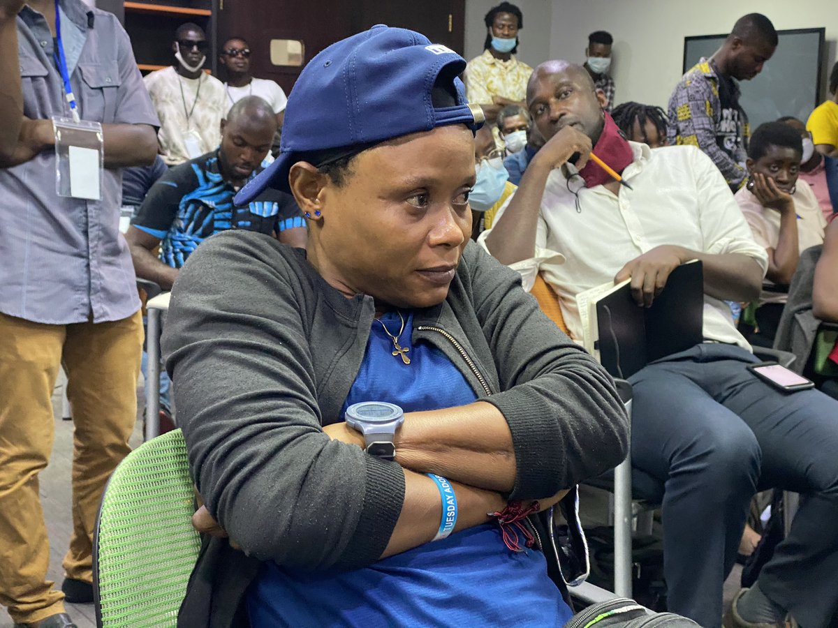 EditiEffiong's tweet image. 16:09 Army says the CCTV shows protesters moving aggressively towards the Army. 

Fusika reads notes showing Army said they were pelted and stoned. He’s saying the video did not show Army being stoned. 

He has a point. Crowd is looking like this