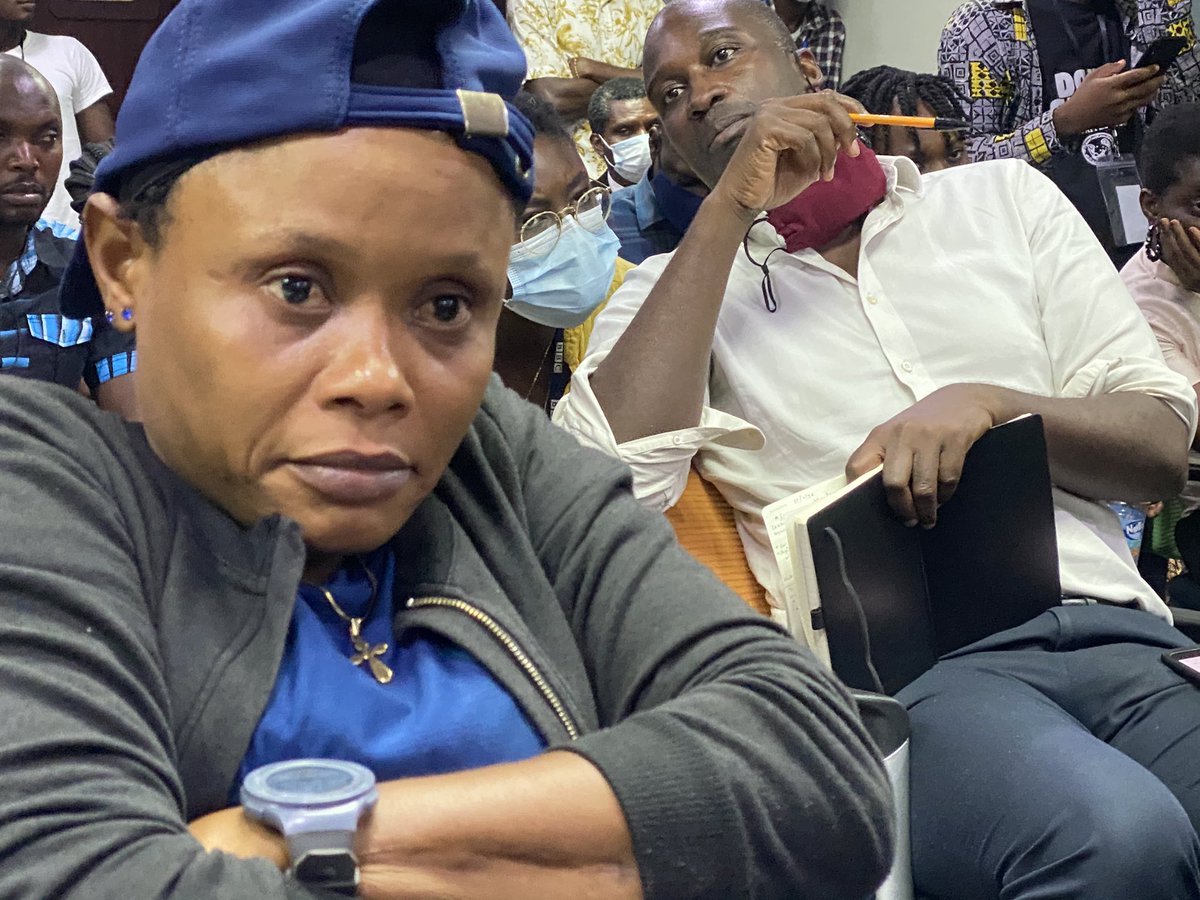 EditiEffiong's tweet image. 16:09 Army says the CCTV shows protesters moving aggressively towards the Army. 

Fusika reads notes showing Army said they were pelted and stoned. He’s saying the video did not show Army being stoned. 

He has a point. Crowd is looking like this