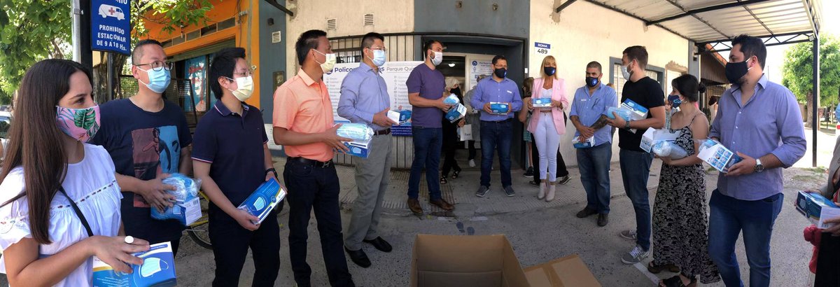 fyuanjp's tweet photo. DONACIÓN DE BARBIJOS PARA HURLINGHAM
#21Nov Junto a @DelfinoLucasOk acompañamos a los referentes de la #ComunidadChina, que donaron 20 mil barbijos😷 para los vecinos de #Hurlingham Sala de Parque Quirno #RotaryClub #VillaTesei 🇦🇷🤝🇨🇳 #DonacióSolidaria #感谢旅阿华侨 #爱心捐赠口罩 https://t.co/daPcVdT5rT