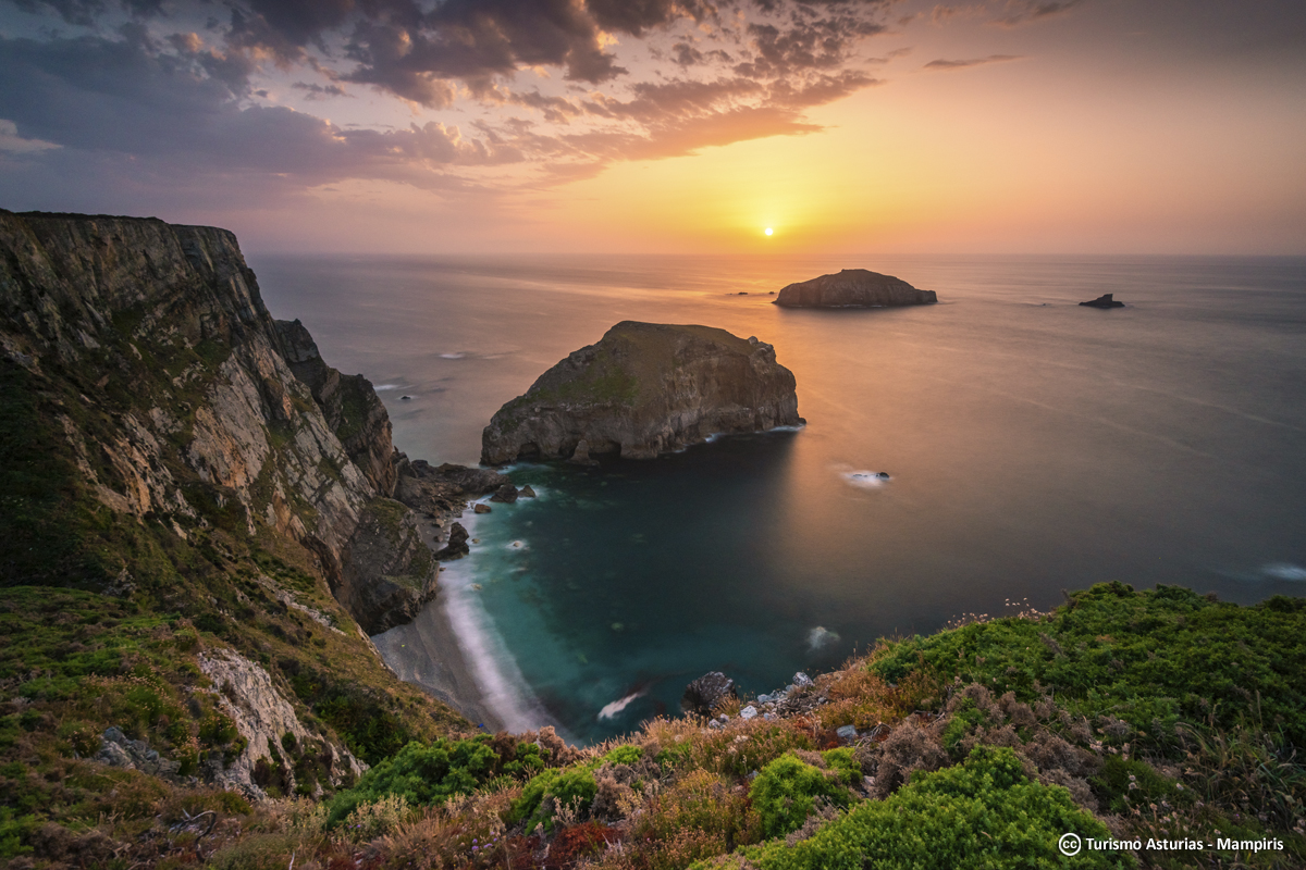 TurismoAsturias's tweet photo. Sigue el buen tiempo y con él los atardeceres de ensueño.
📍 Islote de La Erbosa - Cabo Peñes
ℹ️ https://t.co/qldCcZAZ3P https://t.co/6rzGPsvYt6
