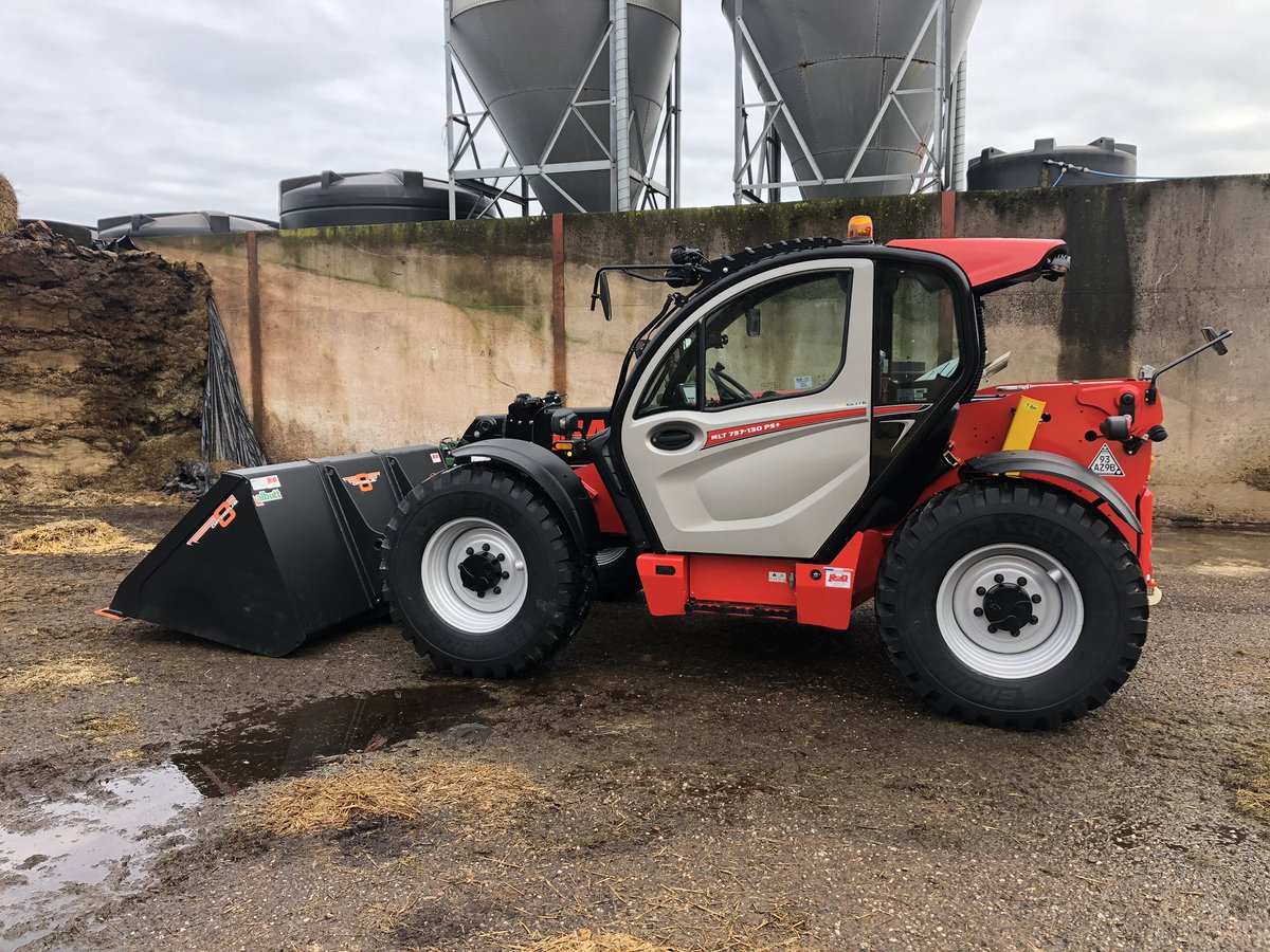 benrdeeble's tweet photo. Busy times @rdmachinery. Just a selection of new machines delivered last week plus lots of orders taken! R &amp; D currently have a large selection of new and used @ManitouUk machines in stock ready to go. @GroupManitou https://t.co/i6AlOEcKkr