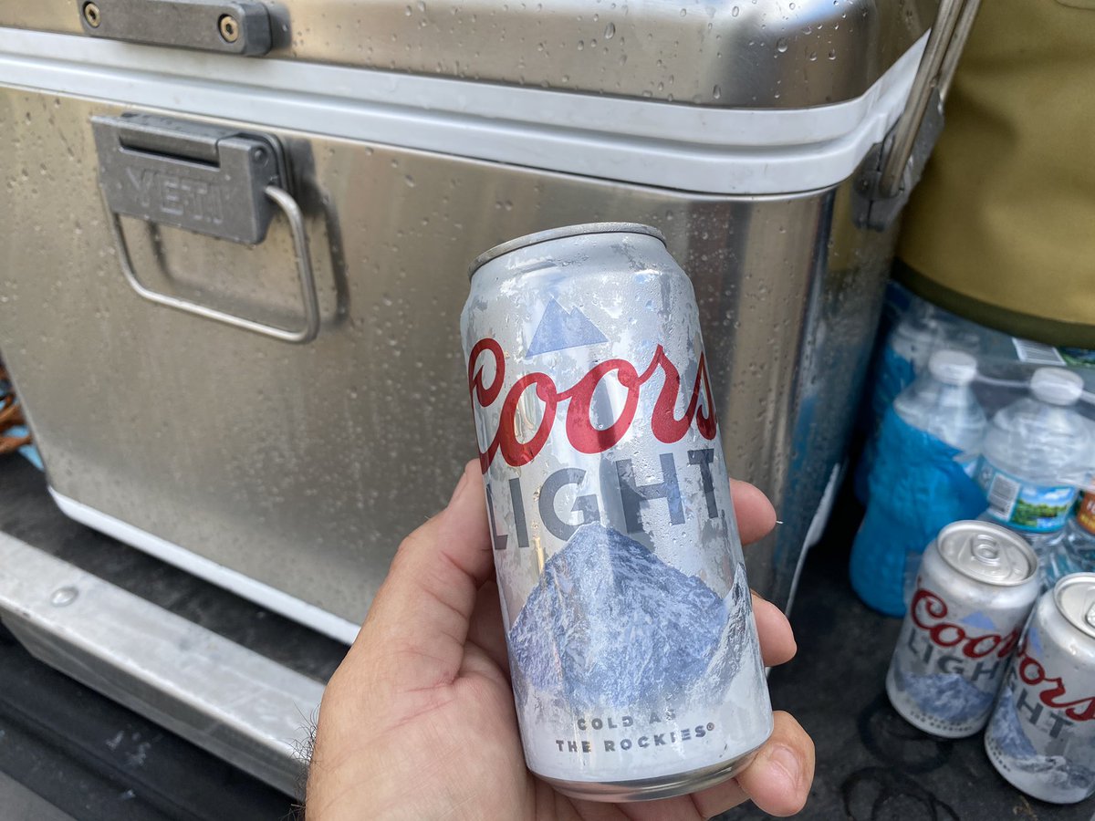 FlatsClass's tweet photo. No bullshit this beer has been in my Yeti for 7 days outside in the sun and the mountains are still blue... #icecoldbrew! @YETICoolers #flatsclassapproved https://t.co/t0GE2Hz03g