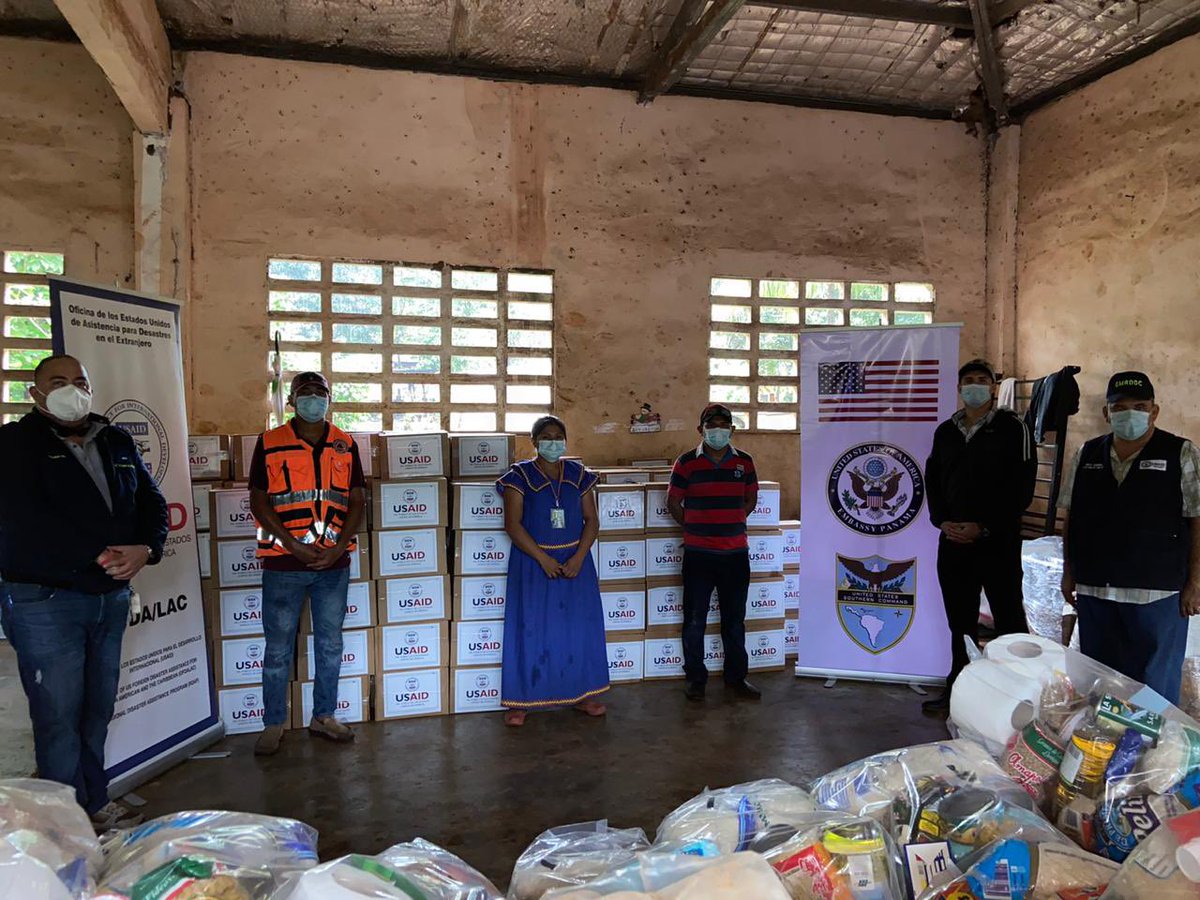 SOCSOUTH's tweet image. Families that were affected by #HurricaneEta received humanitarian assistance from US Agency for International Development and #USForces today! #AmericaActs #EnduringPromise @Southcom