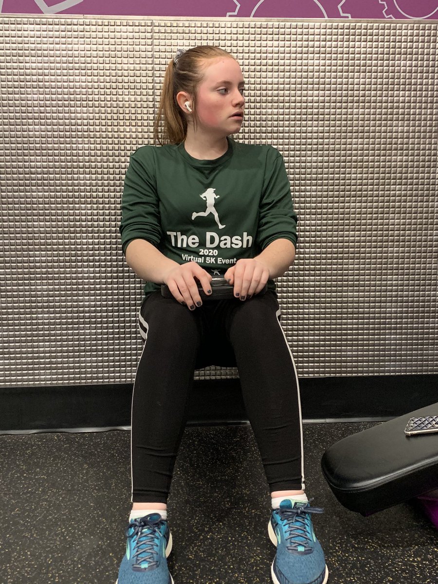 clairelcurran's tweet photo. Finishing off your first 5K with two :45 wall sits while holding a 10lb weight? Why not? #GoKeira #DoTheDash #LetsDash https://t.co/ntrz28BcKG