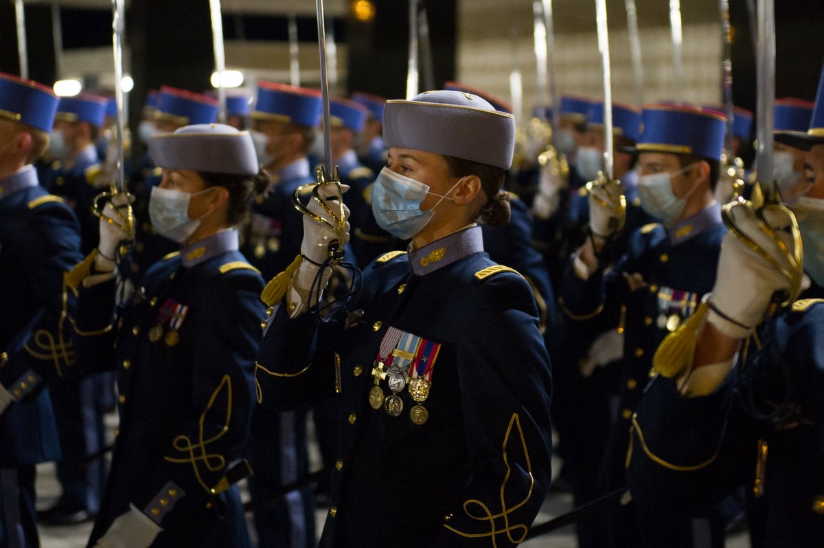 CEMAT_FR's tweet photo. Très fier d’accueillir une promotion de l’École militaire interarmes dans la grande famille des officiers. Le sabre remis ce soir symbolise vos nouvelles responsabilités de chef. Soyez toujours fidèles à cet engagement de commander avec cœur, courage, discernement et exigence. https://t.co/efskzB2wGl