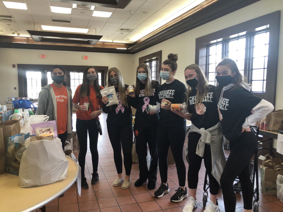 chiefs_vb's tweet photo. Happy to help the Evesham Township and the Rotary Club pack up food for Free Thanksgiving Meals! #onetownonetribe https://t.co/8gky4AEOXO