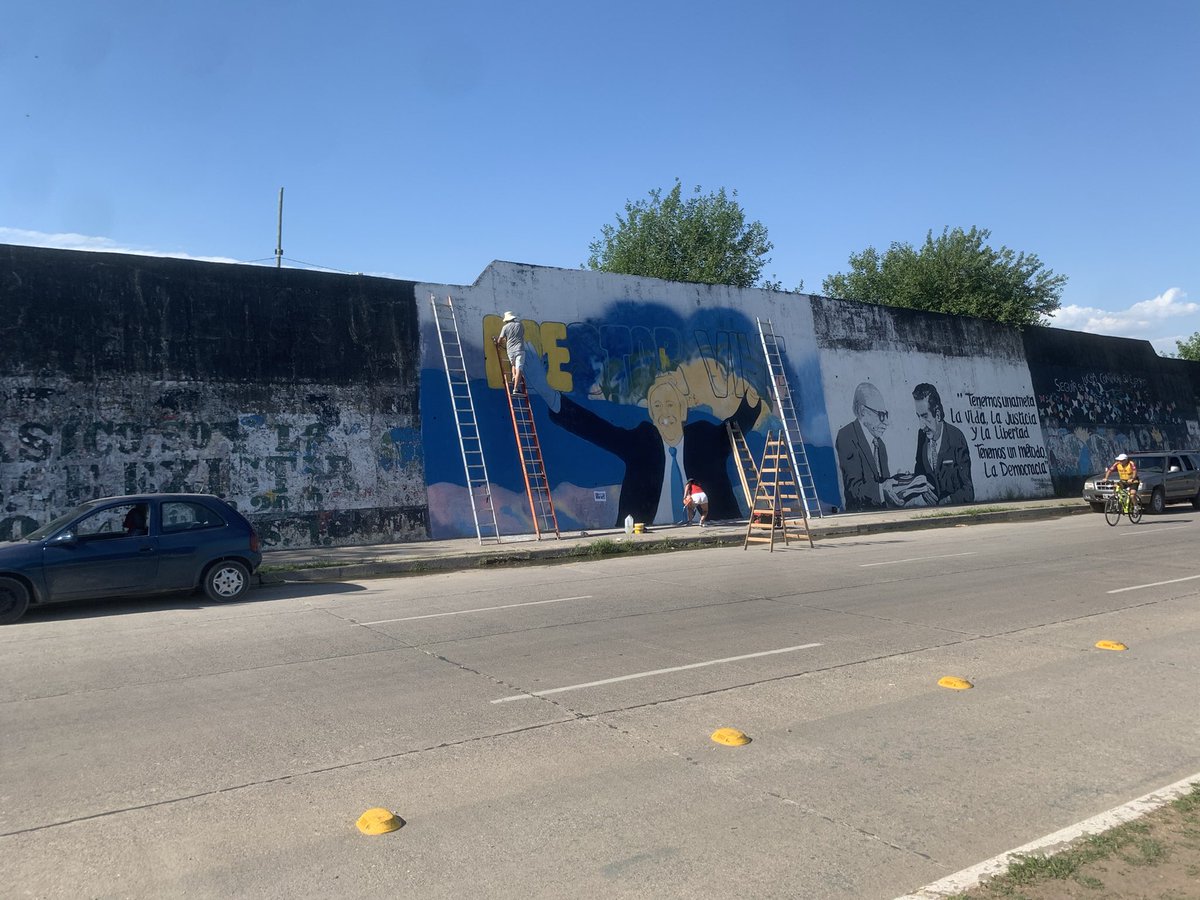 _nachomichel's tweet photo. Néstor Kirchner en la Avenida Perón! País inviable! https://t.co/kngpXOpUUJ