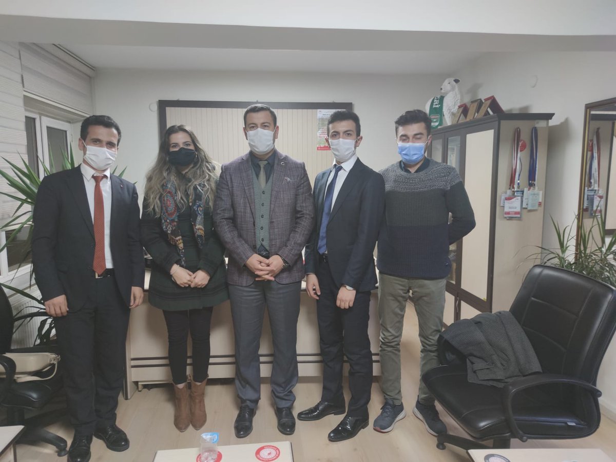 Değerli Meslektaşlarım;

Dün yaptığımız görüşmenin detaylarını görsel olarak gazete haberi şeklinde buraya aldım. Halihazırda başka randevularımız da bulunmakta olup problem çözülünceye kadar ısrarlı çalışmalarımız devam edecek.