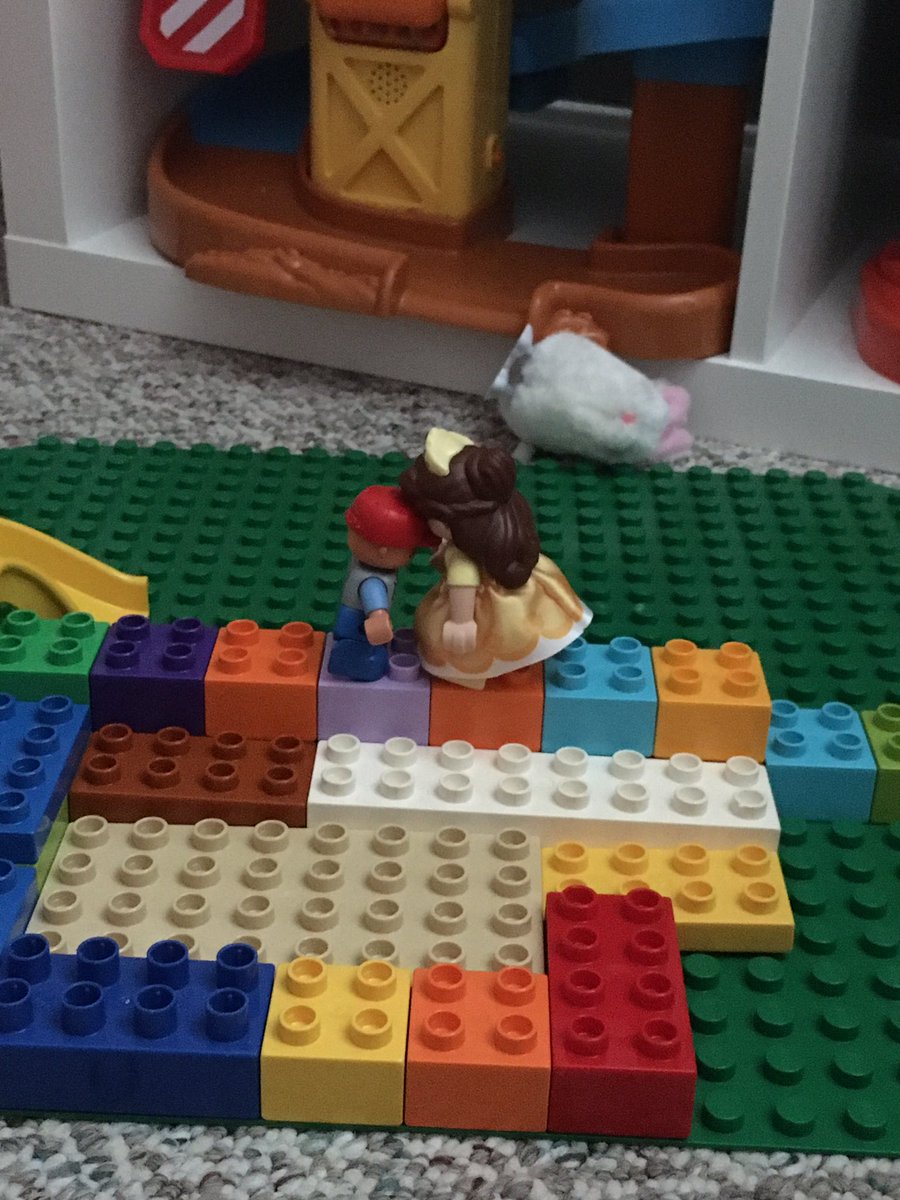 Wifes 5’10
I’m 5’7

Son built this and says it’s us kissing 🤷‍♂️