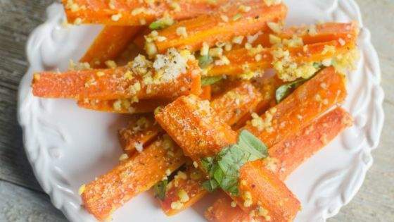 jensoltys's tweet photo. These roasted carrots are full of amazing flavor from garlic, basil, and Parmesan cheese.

Read more 👉 https://t.co/PfZgMt2B4N

 @theawesomemuse

 #TheAwesomeMuse #SideDishRecipes #DeliciousSideDish #RoastedCarrotsRecipe https://t.co/XLNNSELqgK