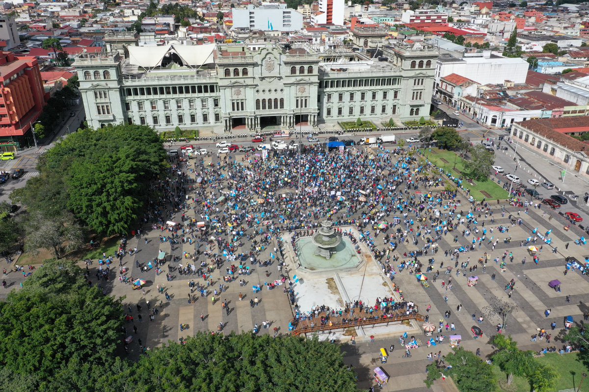 Fotos de la Plaza tomadas a las 14:01 a 14:05 (pendiente otro sobre vuelo)