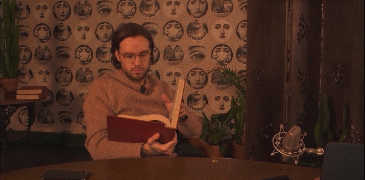 bpicsljp's tweet image. Liam Payne the librarian. #TheLPShowAct3