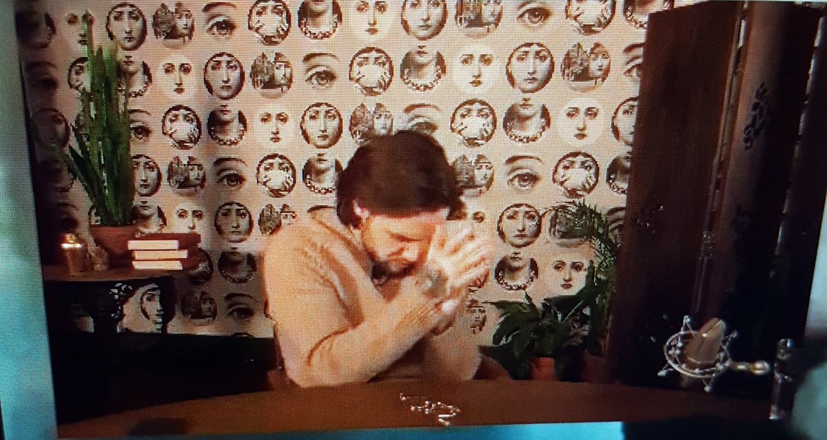 givesmeapoint's tweet image. #LPShowact3 Liam regretting doing this show after he realised people might start scaring him tonight