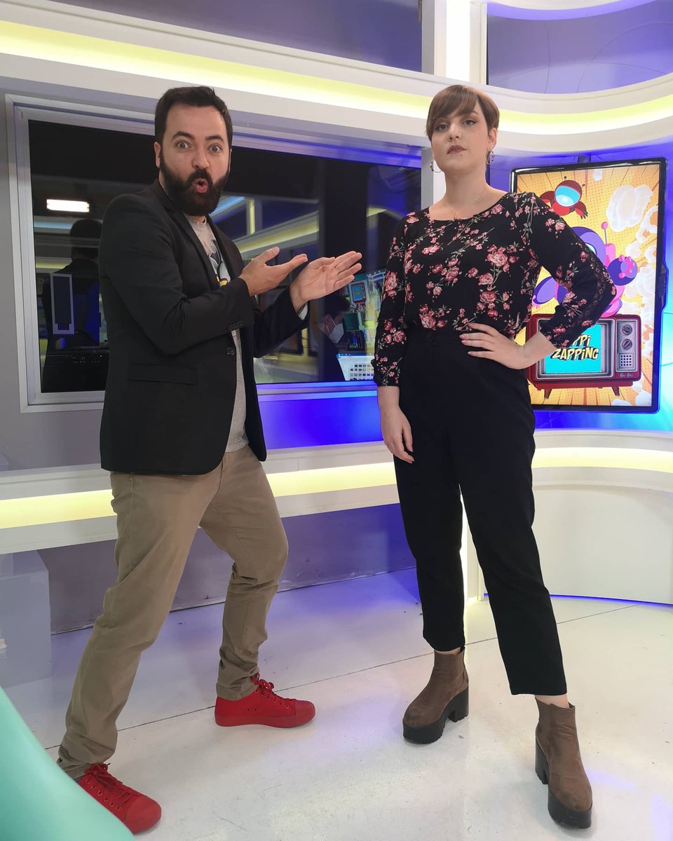 Toni_Cano_'s tweet photo. ¡¡MUY FELIZ #DíaMundialDeLaTelevisión a tod@s!! 
Compañer@s, un placer formar parte de este equipo de viernes. Nos podéis ver en @zippizappingtv de @TeveCat
@sabinapedros @adrianad1412 @EDUMUTANTE @91Jordi
¡Qué buenas risas nos echamos cada semana! https://t.co/DhoWHQhu0z