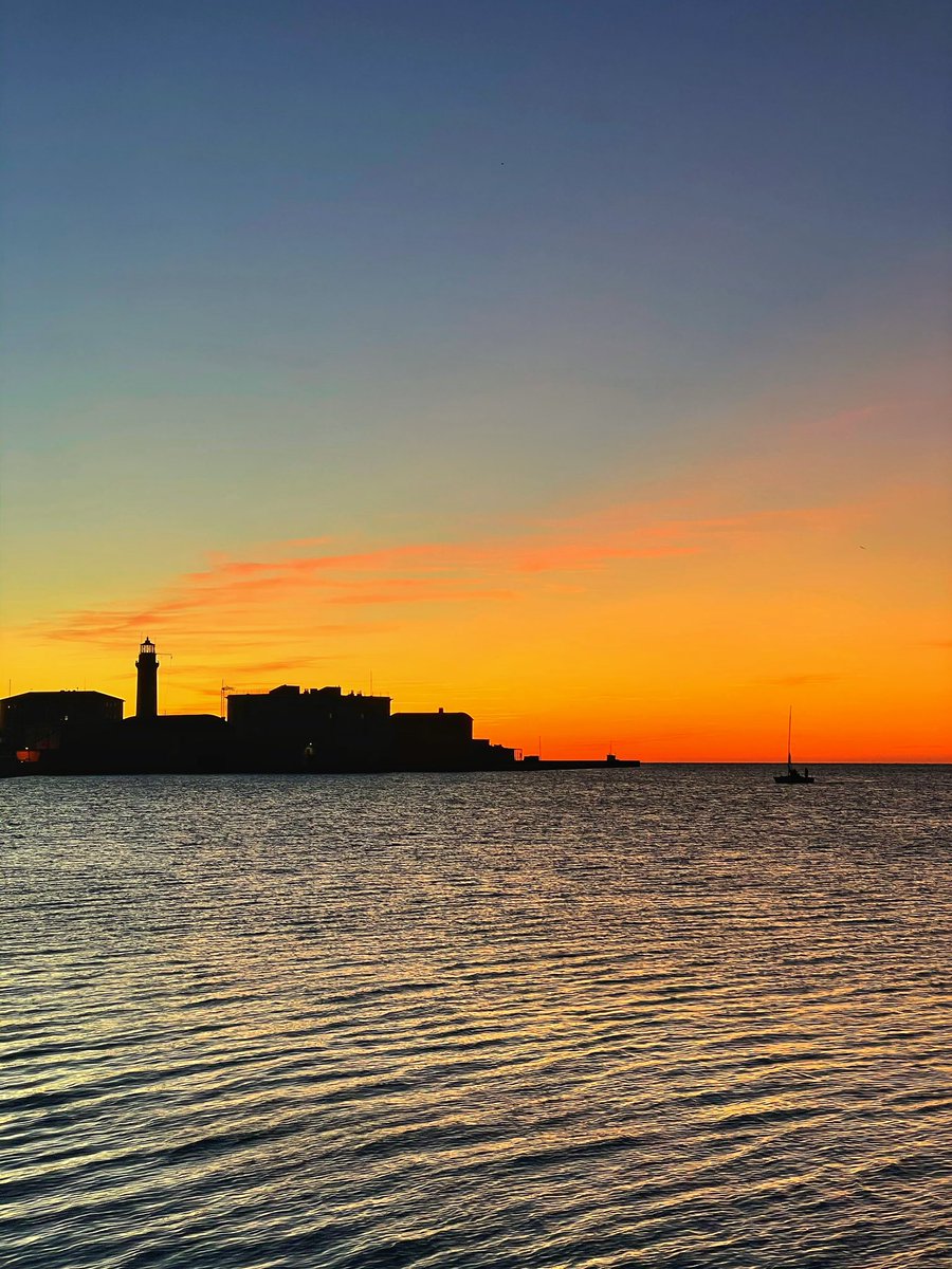 MicheleDaCol's tweet photo. Veleggiando tra i colori #trieste #fvg #fvglive https://t.co/674zMN0tS6