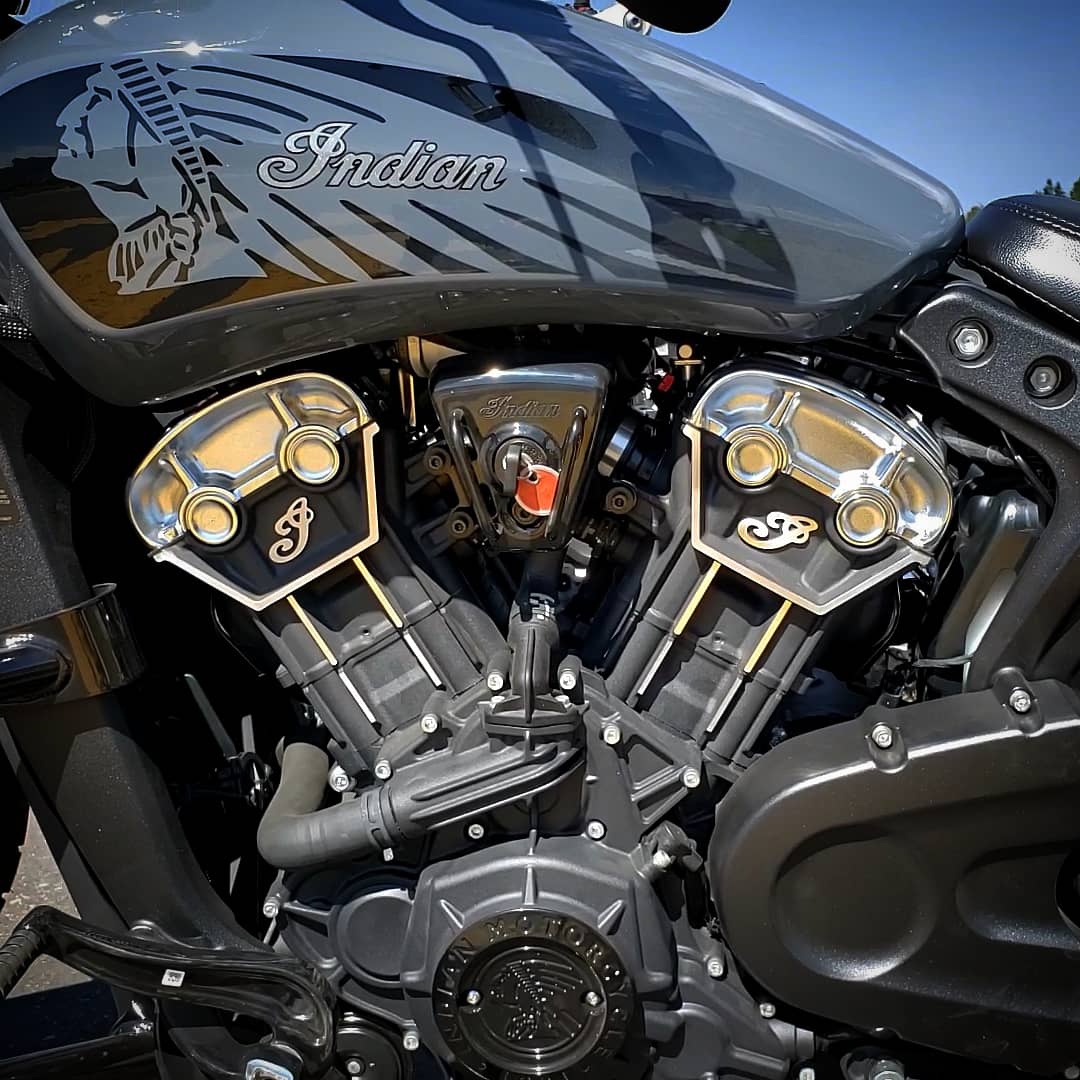 moto_reviews's tweet photo. Indian Scout Bobber Twenty 2021 🏁🏍️ INCREÍBLE motor V-twin que entrega una POTENCIA 🚀 de 100Hp y genera un TORQUE ⚙️ de 98Nm 📈
#indian #indianmotorcycle #indianmotorcyclemx #indianmotorcyclecdmx #indianscout #indianscoutbobber #indianscoutbobbertwenty #bobber #scout https://t.co/14bBIaZQQX