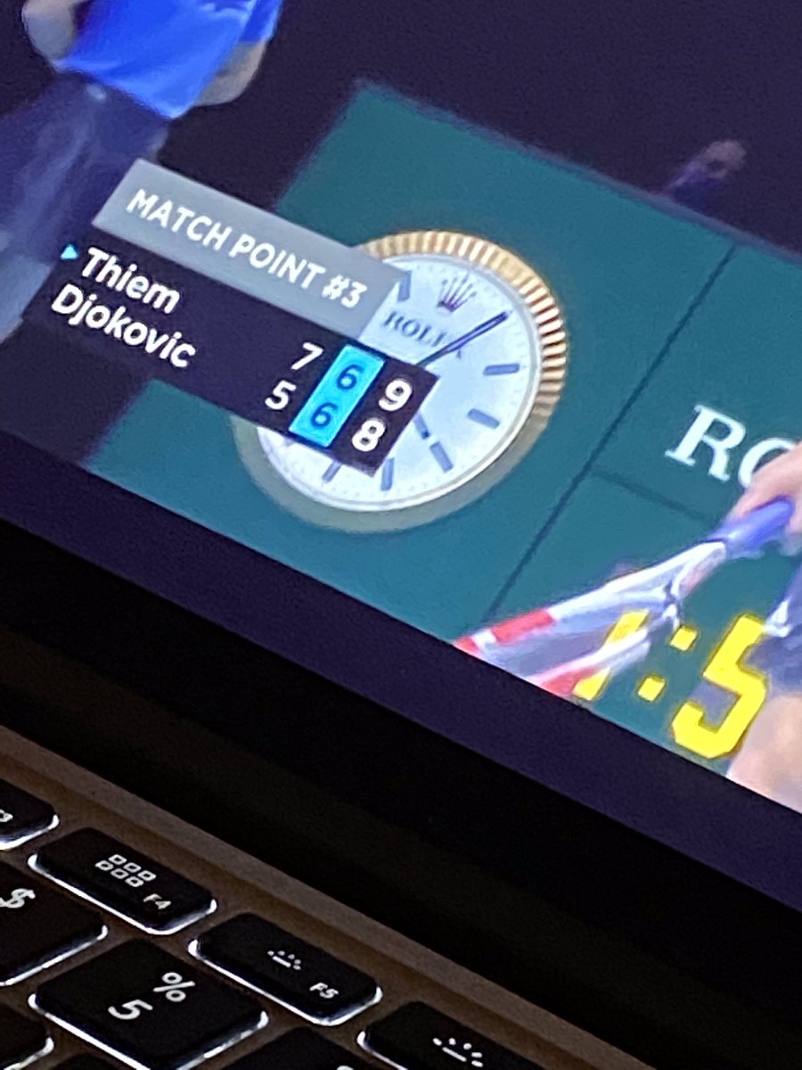silvienna's tweet photo. Kann nicht hinsehen! 🙈#atpfinals #thiem https://t.co/TDZ3DNmKJr