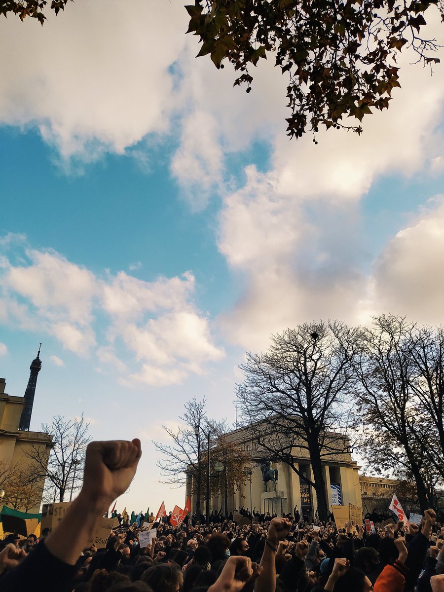 ManuHdk's tweet photo. Des milliers de personnes rassemblées à Paris et ailleurs en France pour défendre la liberté d'informer et dire non à la #LoiSecuriteGlobale 👊 nous ne laisserons rien passer 
#StopLoiSecuriteGlobale https://t.co/sRTM8QFSJ7