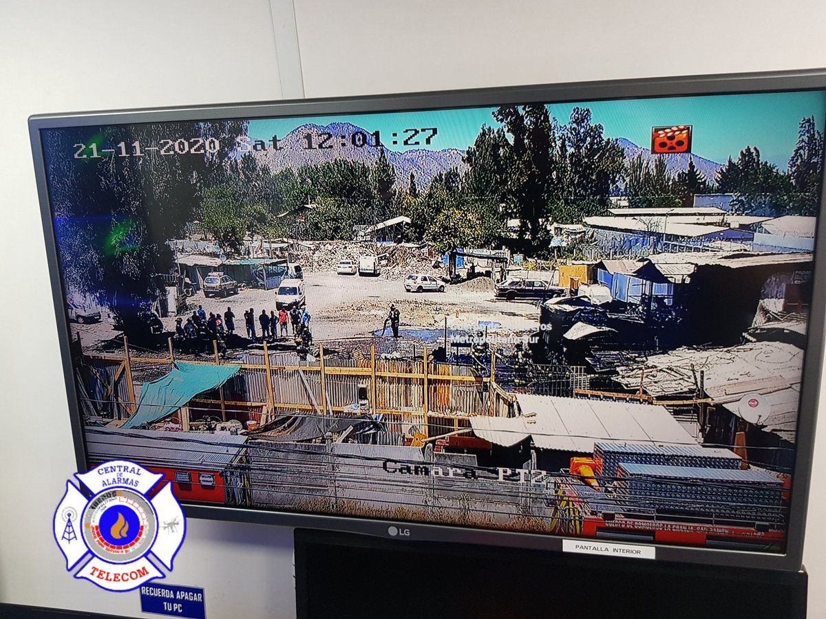 Nos encontramos trabajando con Carro X1, estableciendo Puesto de Comando en apoyo al Cuerpo de Bomberos La Granja, en las intersecciones de El Manzano esquina El Parque #LaPintana