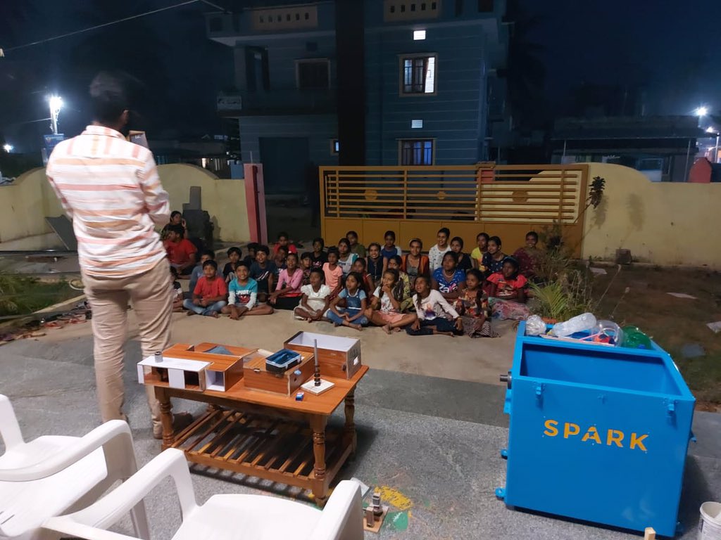 astitvam's tweet image. #SPARK is a @yuva_brigade initiative where the volunteers carry science kits on a 2 wheeler, reach to village students and discuss science with them. Lots of fun and activities are involved. Students are enjoying! #FightCorona

@thebetterindia 
@nimmasuresh @PrakashJavdekar