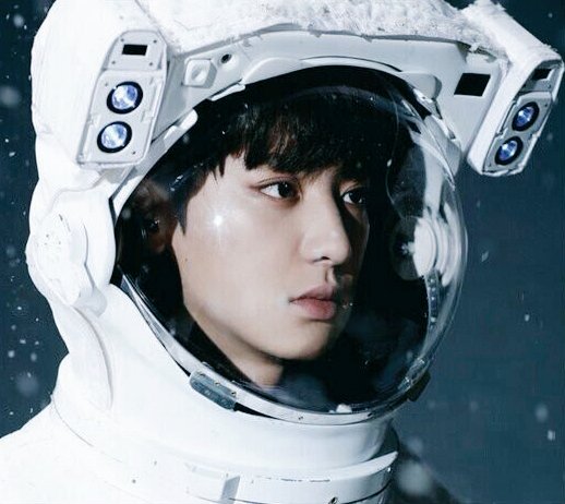  #CHANYEOL and his love for Astronomy  [a thread]We all probably know by now that one of Chanyeol's dreams when he was younger was to become an Astronaut.He might not have succeeded with this dream, but his fascination with Astronomy still lives on. 