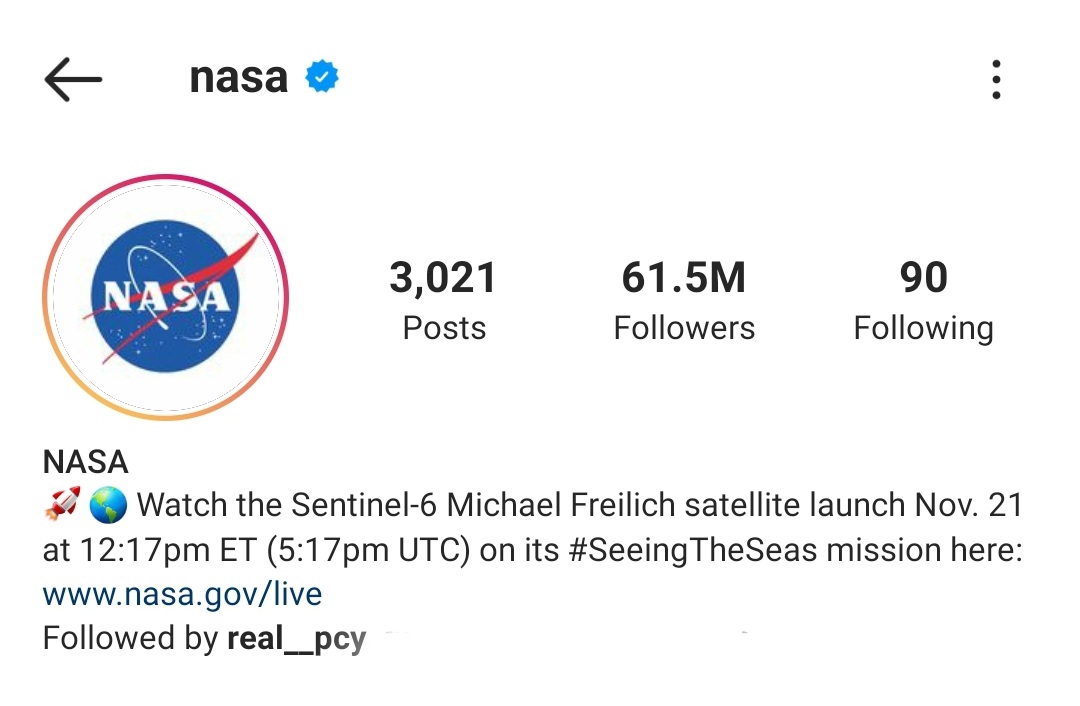 In 2018, we had an astronomy geek Chanyeol overload.It started with him following the official instagram accounts of NASA and NASA Hubble Space Telescope (2018.10.18)