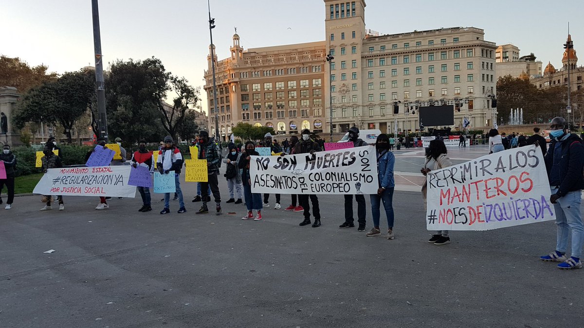 UCFR_Barcelona's tweet image. A la concentració convocada per @sindicatomanter per #SenegalEnDuelo
Prou morts a les fronteres. 
#RegularizacionYA 
#RegularitzacióxTotes

@UnitatvsRacisme @CoordinadoraOF