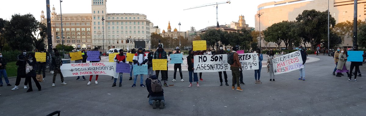 UCFR_Barcelona's tweet image. A la concentració convocada per @sindicatomanter per #SenegalEnDuelo
Prou morts a les fronteres. 
#RegularizacionYA 
#RegularitzacióxTotes

@UnitatvsRacisme @CoordinadoraOF