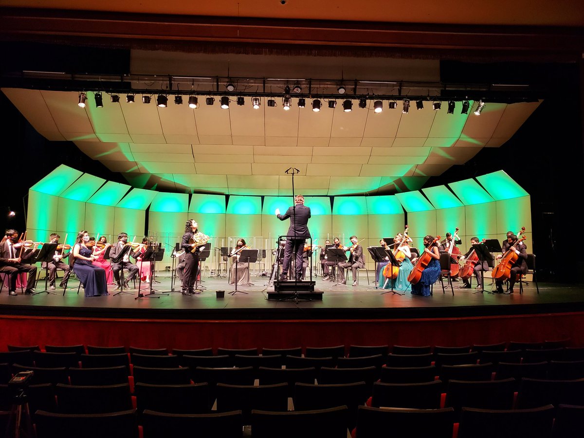 ManueLopezGomez's tweet photo. Orquesta Filarmónica Juvenil de Bogotá con los maestros Joachim Gustafsson (director) y Jorge Mejia (solista)

#Mozart #HornConcertos #Symphony40 #OFJB @FilarmoniBogota https://t.co/5encavmoyA