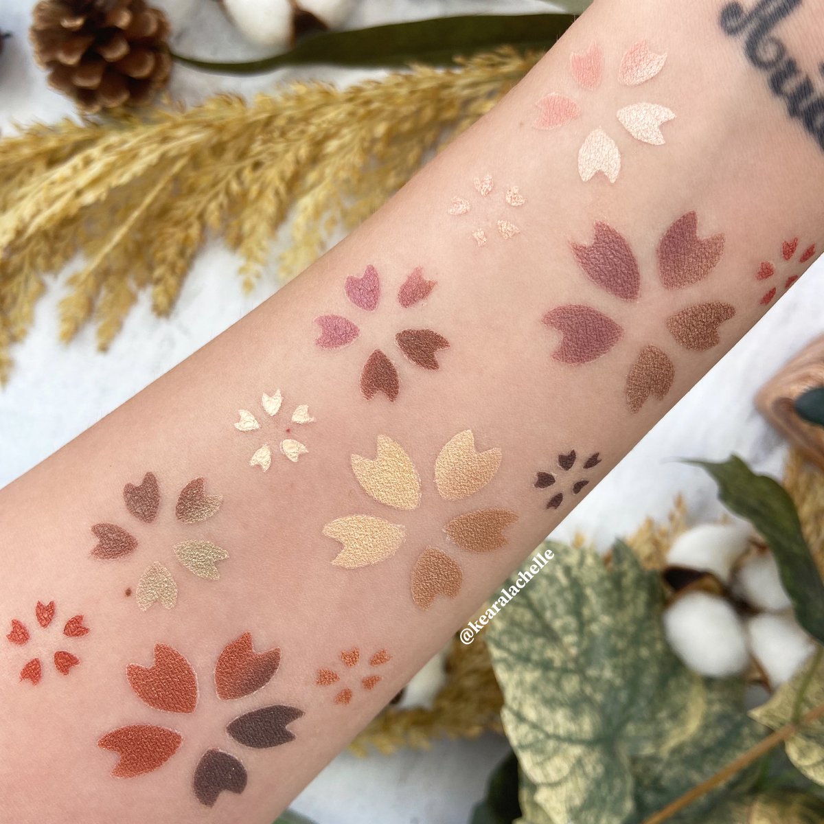 kearalachelle's tweet photo. Some @PIXIBeauty photos and swatches for you! These are the Eye Effects palettes in Rosette Ray & Hazelnut Haze and the Nuance Quartettes in Honey Nectar & Sugar Blossom! #playwithpixi #pixiperfect #pixibeauty @ReplicaSurfaces #gifted #pr thank you #pixi !!! https://t.co/WduFQ8e7d1