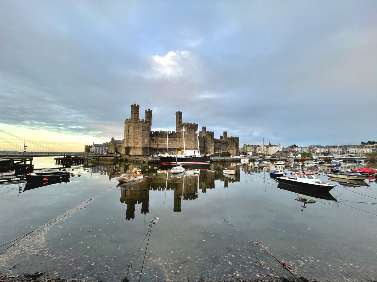 #caernarfoncastle looking pretty good this evening @cadwwales