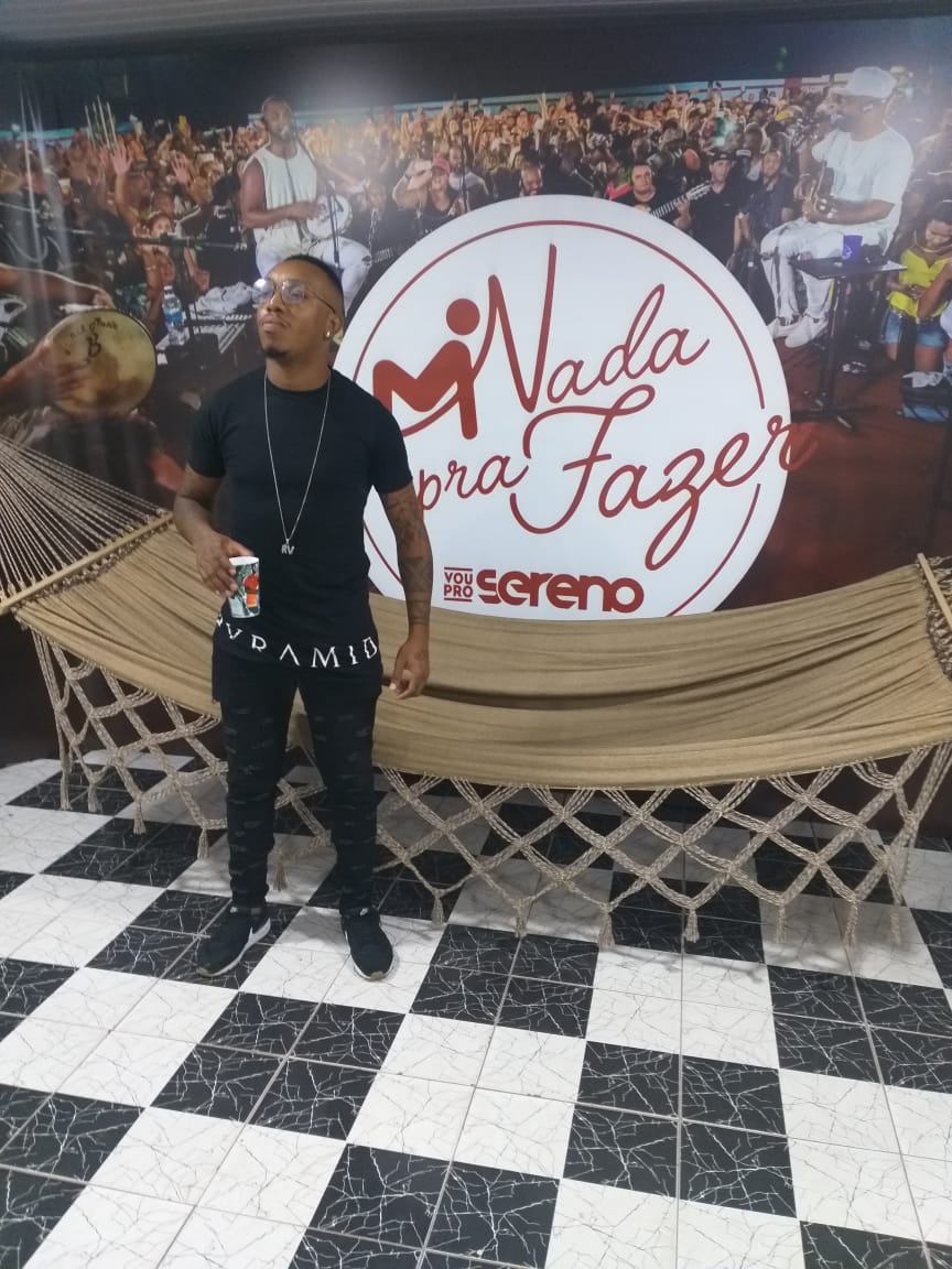 viidalrenato's tweet photo. Um príncipe herdeiro dos quilombos do Brasil, sou eu... 🎶🎤🖤🔥 QUE MOMENTO 🔥 #Gratidao #NadaPraFazer #EuFui #OtarioComSorte #AiDroga #ObrigadoSenhor #Blessed #Hastegada #GrandeDia https://t.co/dRVQCtGF1y