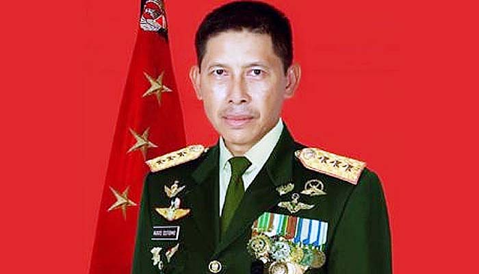 *PENCERAHAN DARI DANSESKO TNI LETJEND TNI AGOES SUTOMO*

"Masyarakat harus yakin. 
TNI tetap setia pada NKRI dan rakyat. 
TNI tahu kapan saatnya mengambil sikap kalau Negara memang dalam keadaan genting".
Letjend TNI Agoes Sutomo
