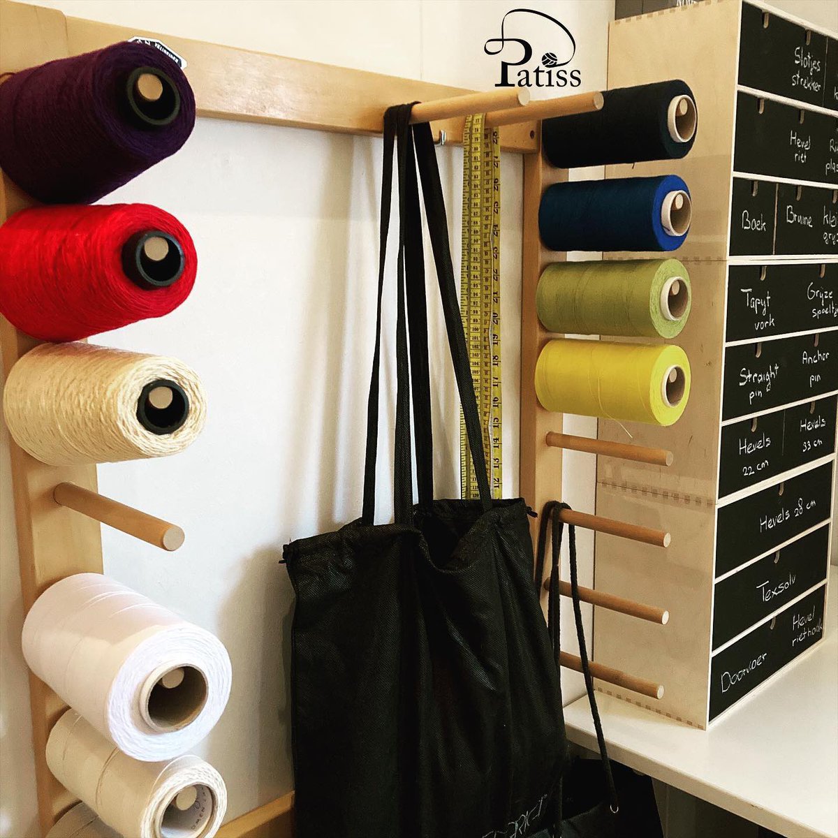 weefmaterialen's tweet photo. Haspelborden zijn multi-functioneel
#patissnl #weven #weben #weaving #loomweaving #weavingloom #garen #weefgetouw #webstuhl #loom https://t.co/a3RxDuit3l