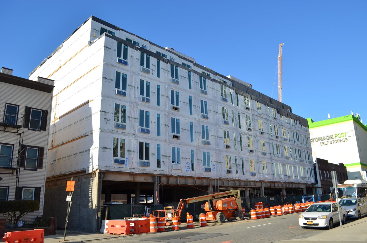 TheHuguenotNRNY's tweet photo. Introducing The Huguenot, luxury apartments that fit your modern lifestyle! Please forgive us for not being dressed for the occasion - we'll be ready to go in the Spring! 😀😉   https://t.co/mQqsxIyQpz https://t.co/pQSLj3AJLF