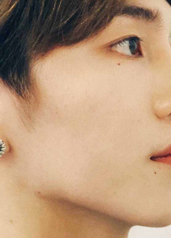 kino (pentagon) and the mole under his right eye, as well as others