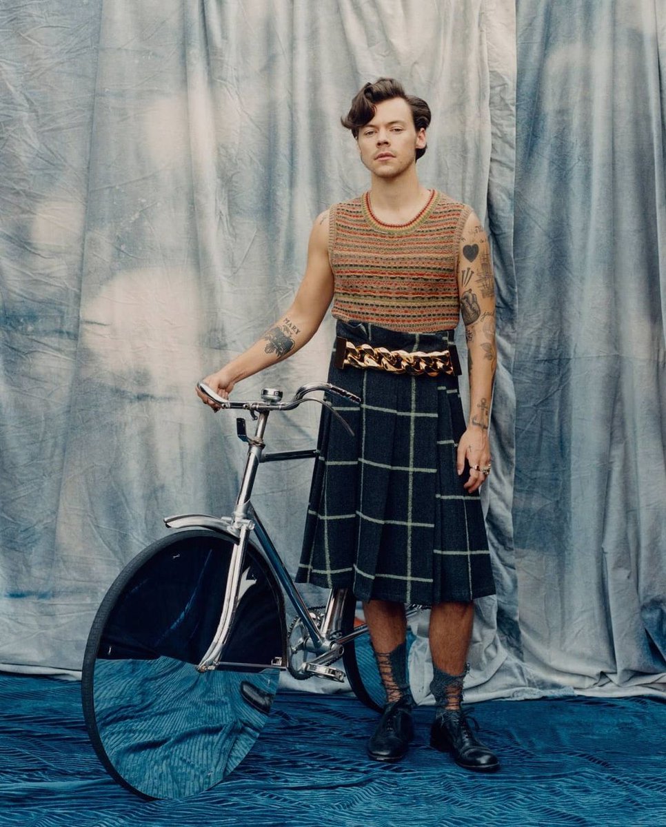 isitovernowgf's tweet photo. #supportharrystyles #ClothesArefun #clothesarenogender https://t.co/UP2OAH2JAV