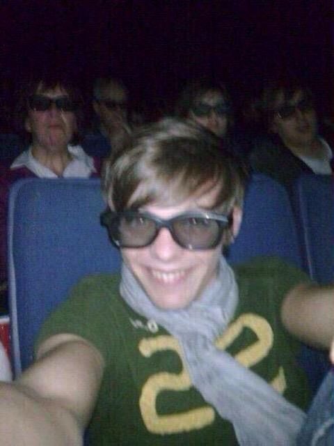 louis tomlinson as old pictures of me: a thread inspired by  @goldenngabbyy
